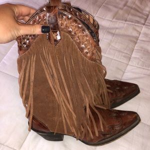 Woman’s Fringe brown boots